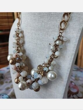 Faux Pearls Matte Brass Gold Chain Milky Glass Faceted Bead Bib Necklace EUC